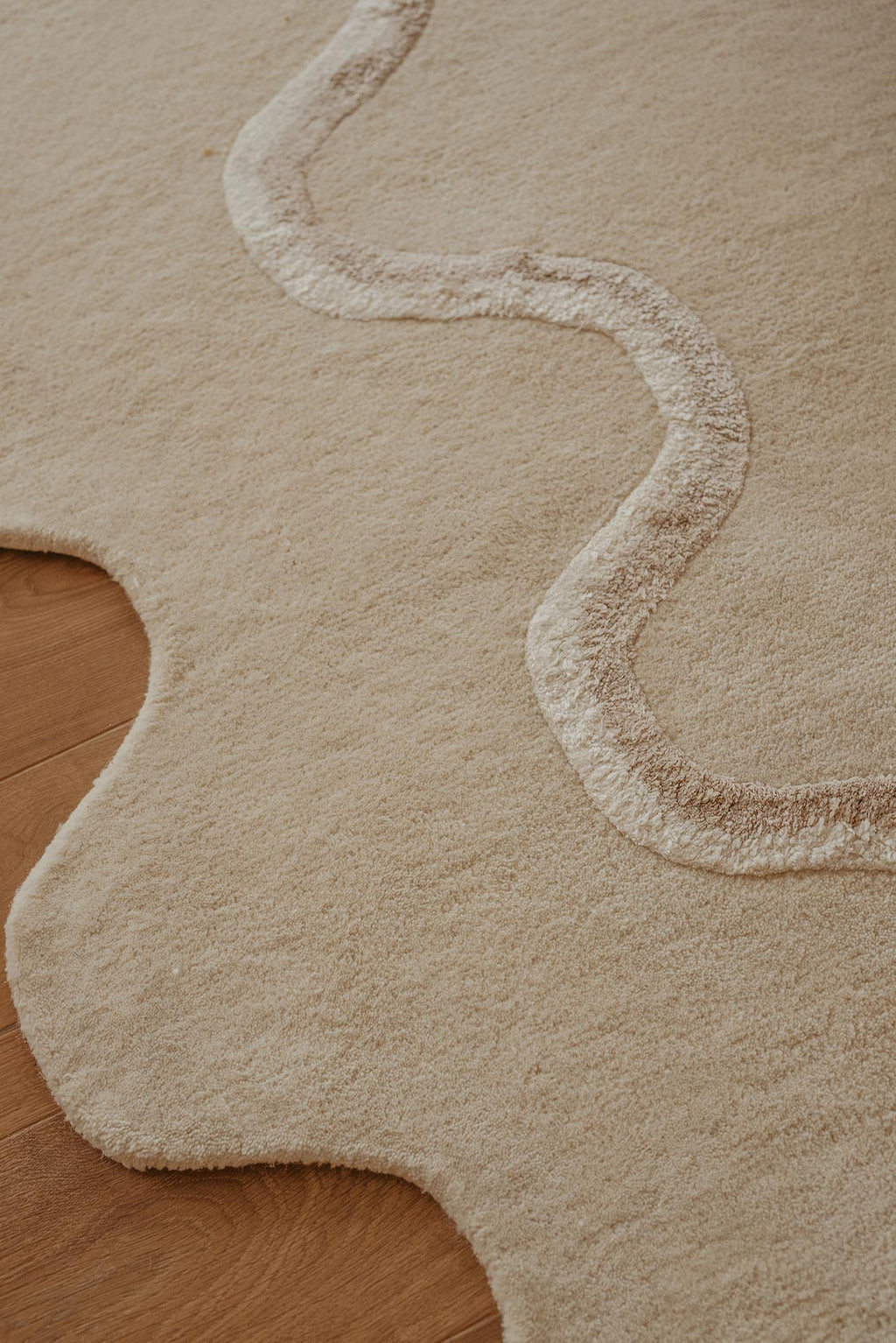 Tippy Cream Scalloped Handmade Wool Rug