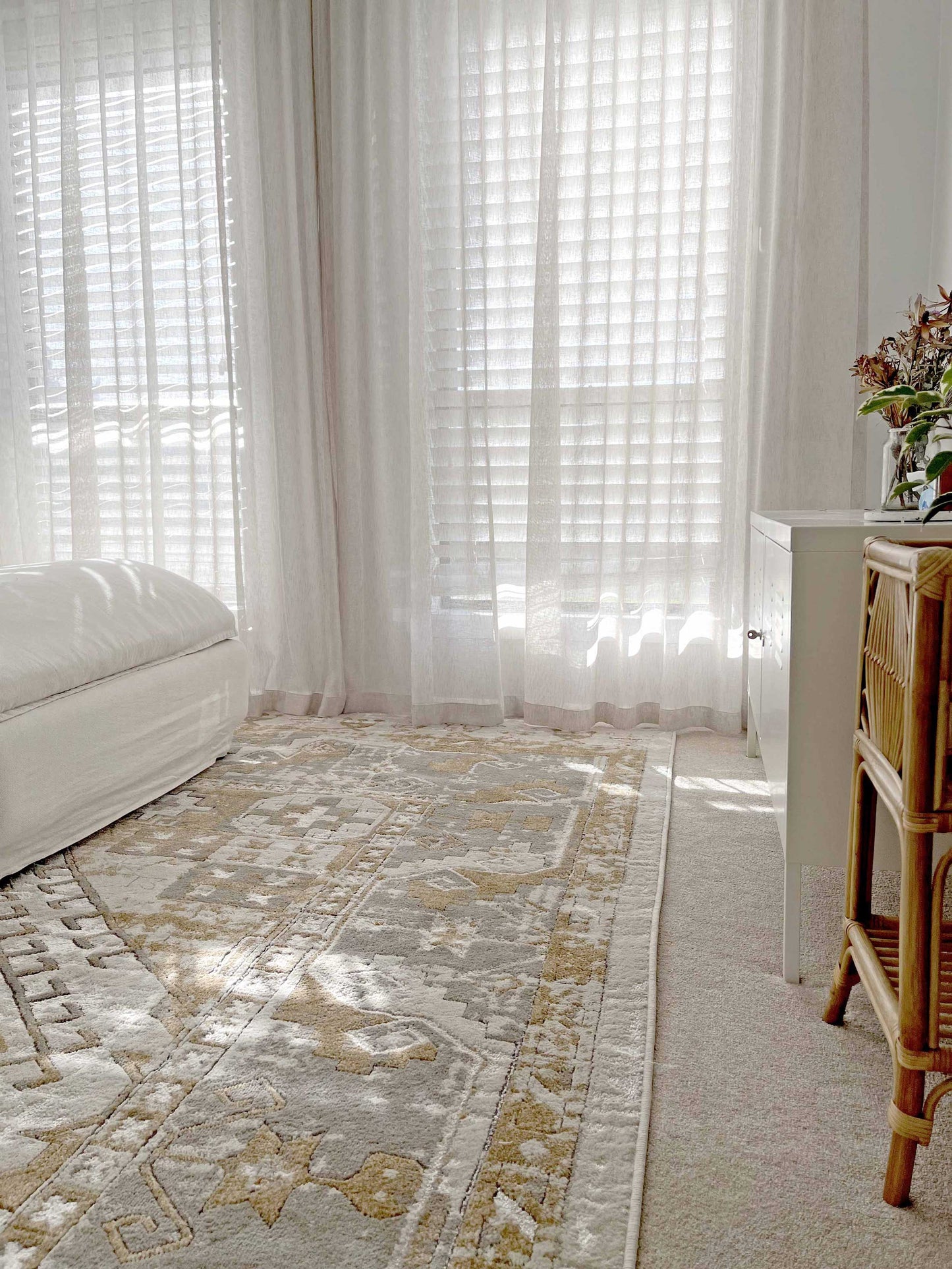 Tupelo Beige And Grey Tribal Medallion Rug