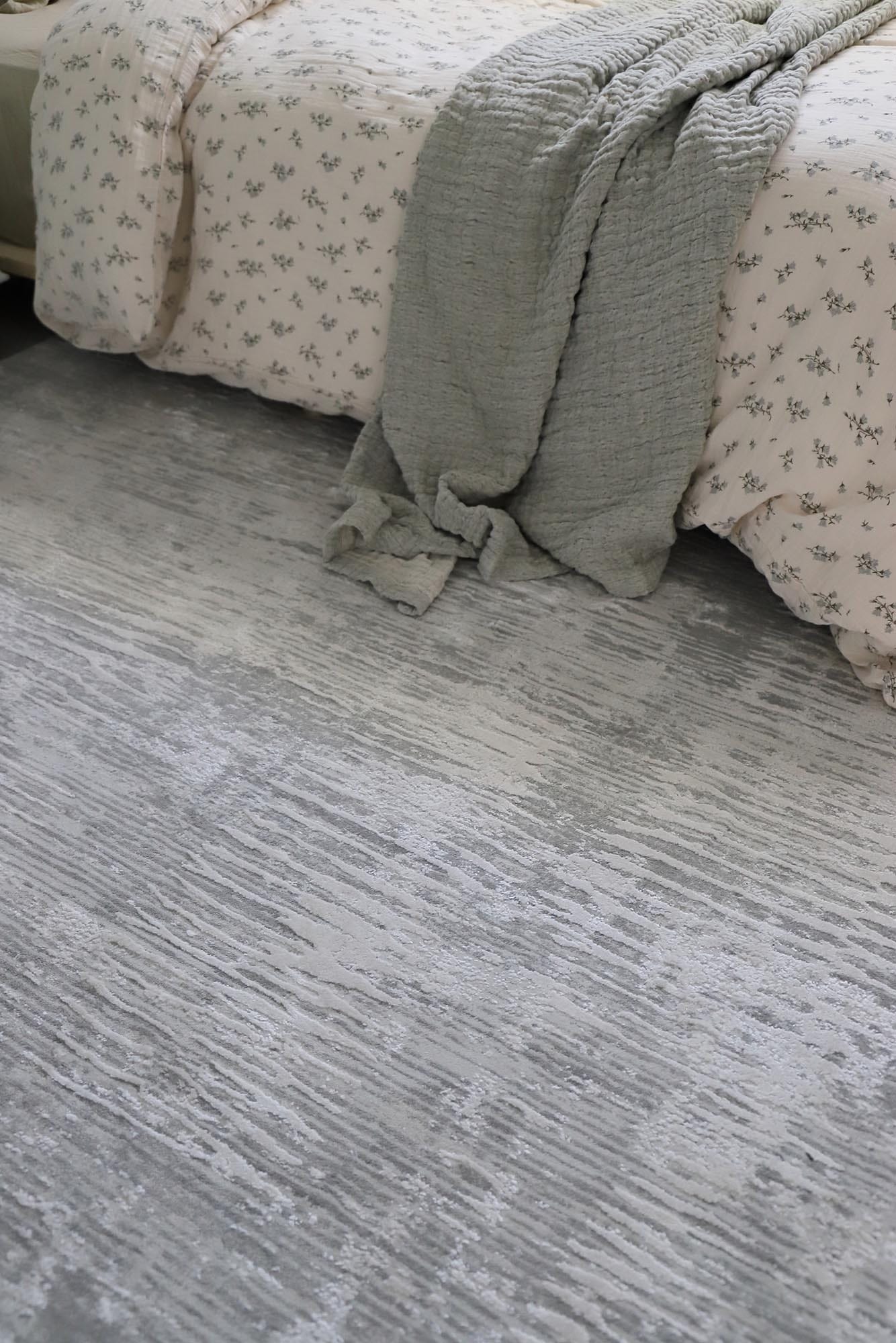 Valerie Ivory and Grey Distressed Tribal Rug