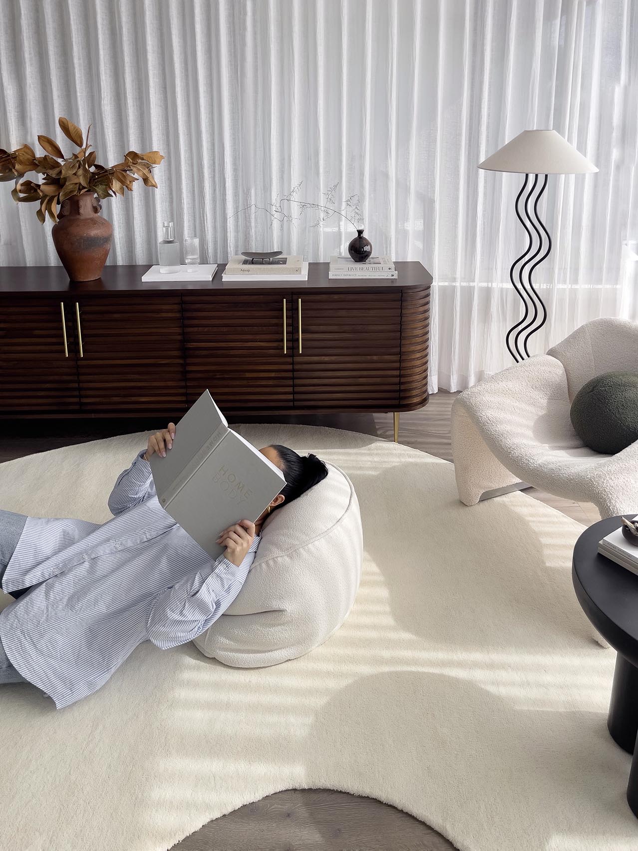 Vanni Solid Cream Curved Wool Rug