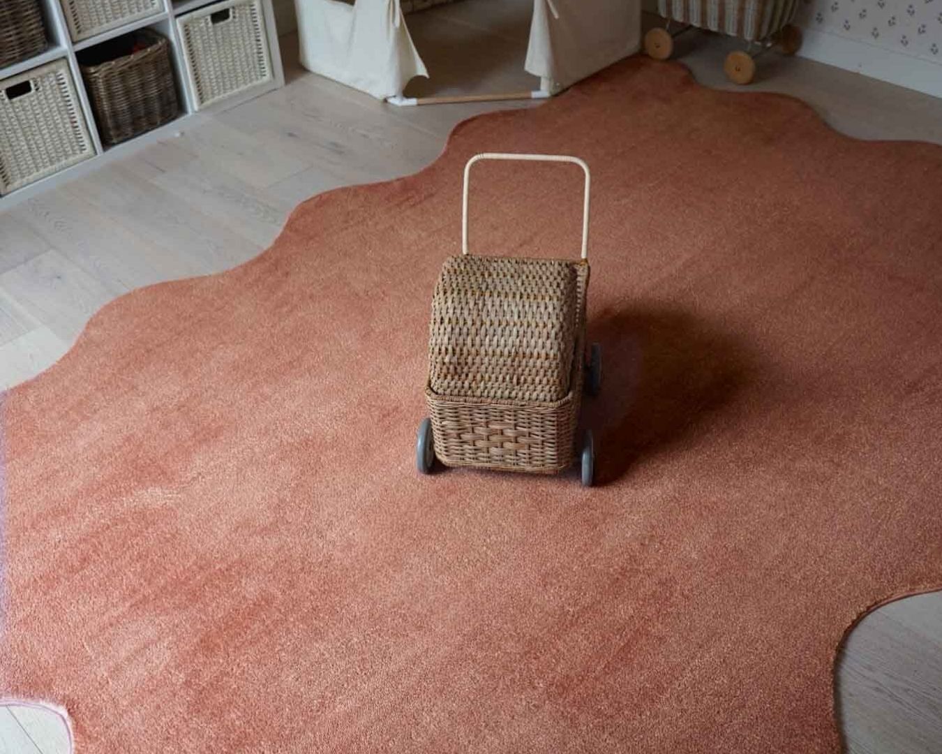 Vesta Red Scallop Washable Rug