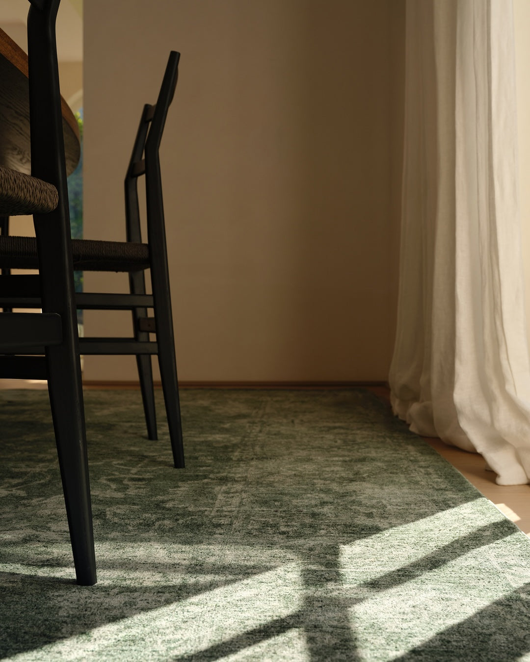 Vinchi Tonal Distressed Forest Green Rug