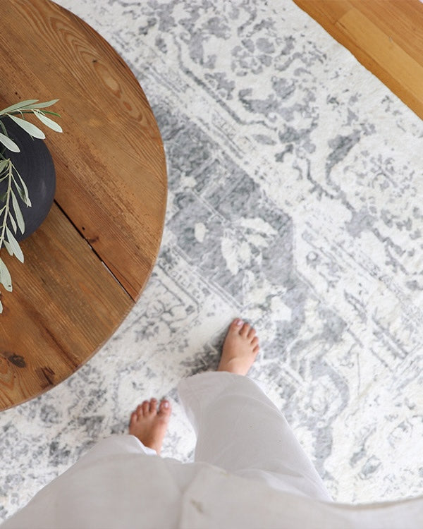 Yelina Cream and Grey Distressed Washable Rug