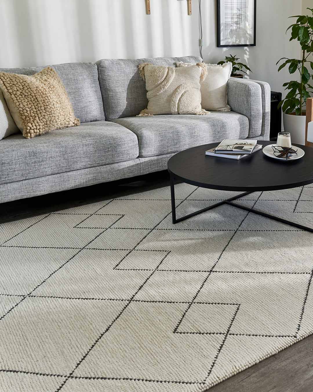 Zane Ivory Tribal Pattern Wool Rug
