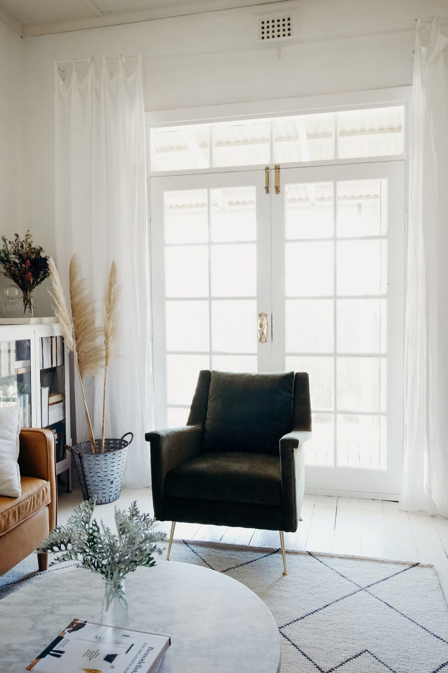 Zane Ivory Tribal Pattern Wool Rug