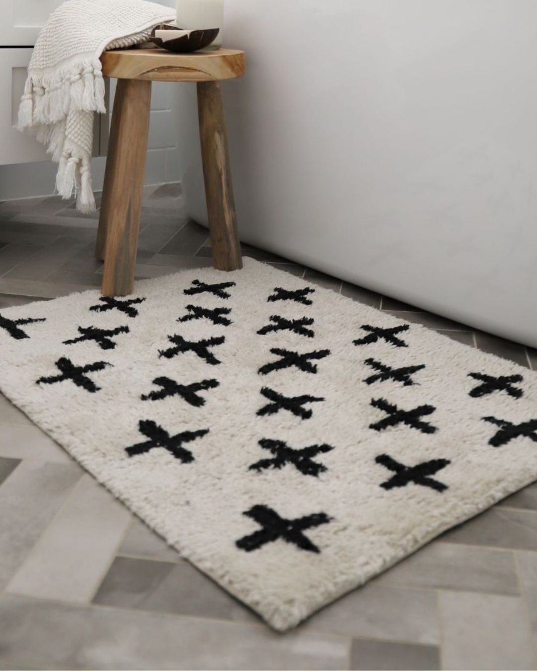 Zelia Black and Ivory Minimal Washable Berber Bath Mat