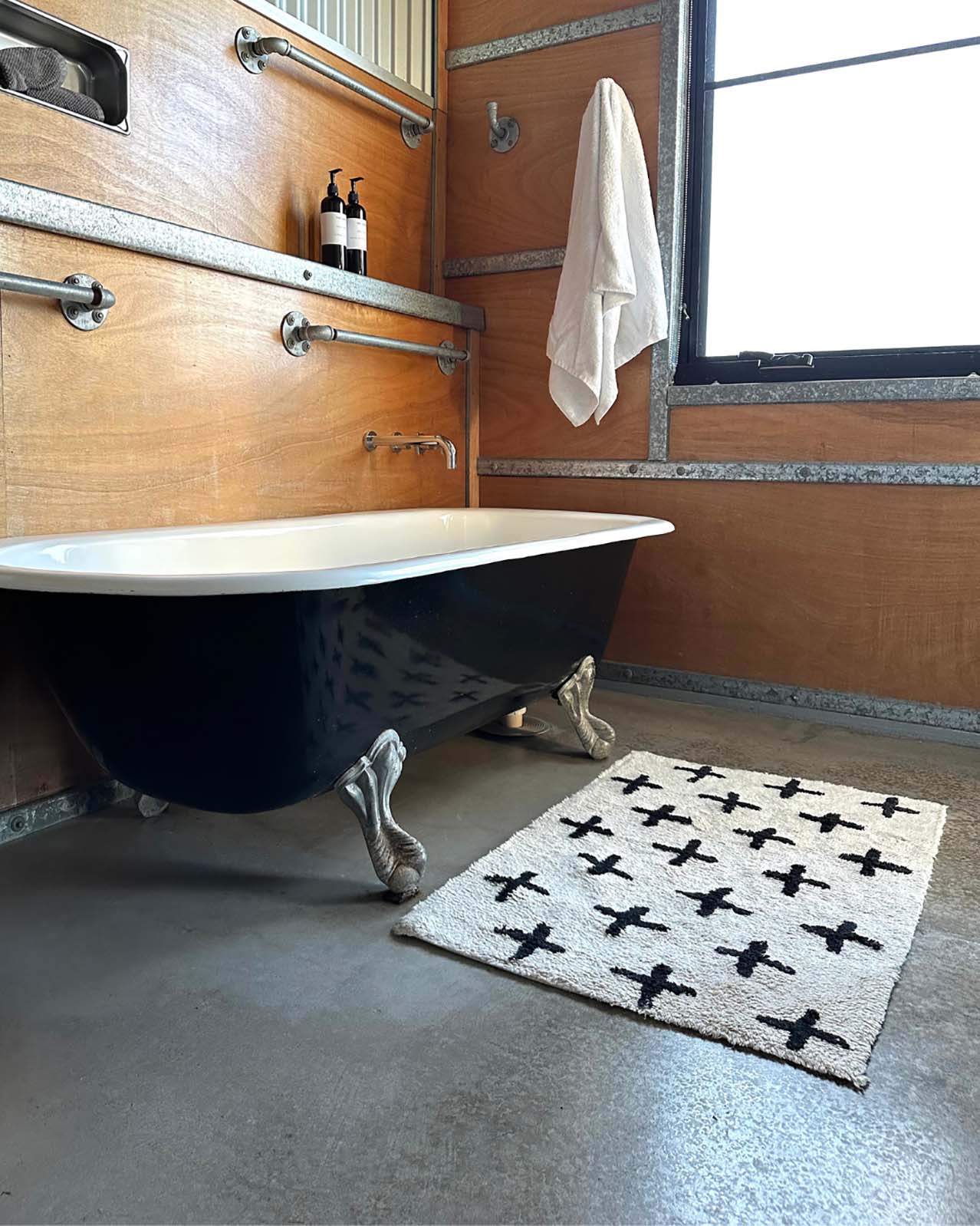 Zelia Black and Ivory Minimal Washable Berber Bath Mat