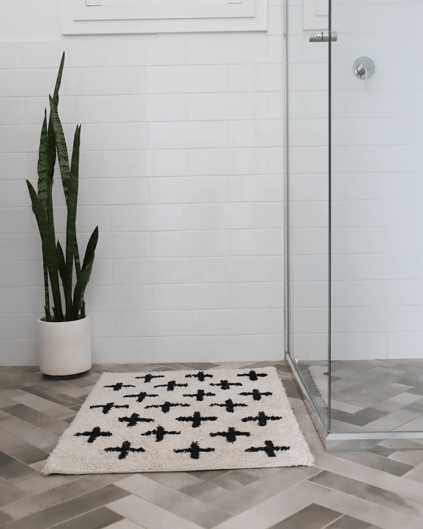 Zelia Black and Ivory Minimal Washable Berber Bath Mat