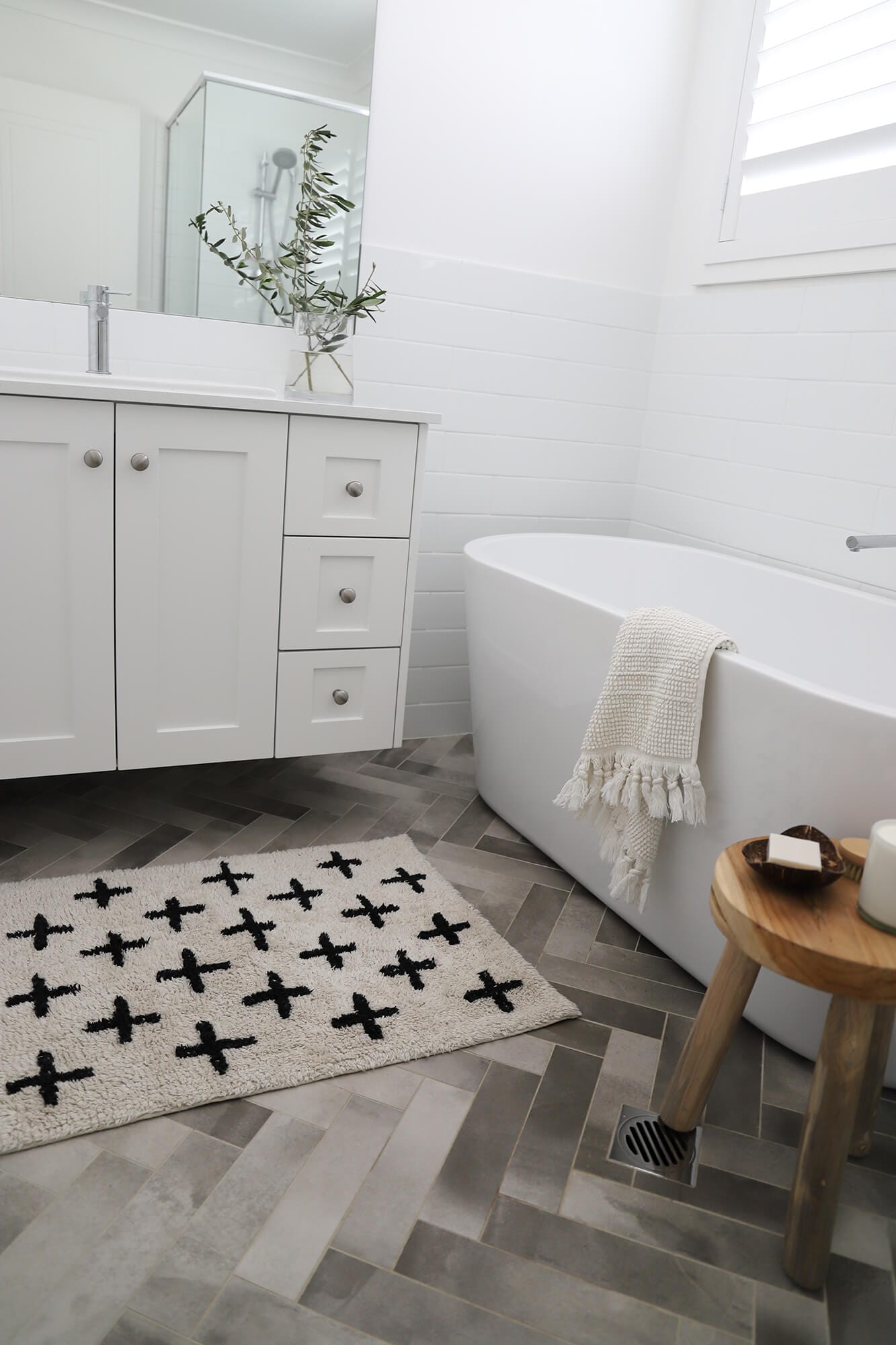 Zelia Black and Ivory Minimal Washable Berber Bath Mat