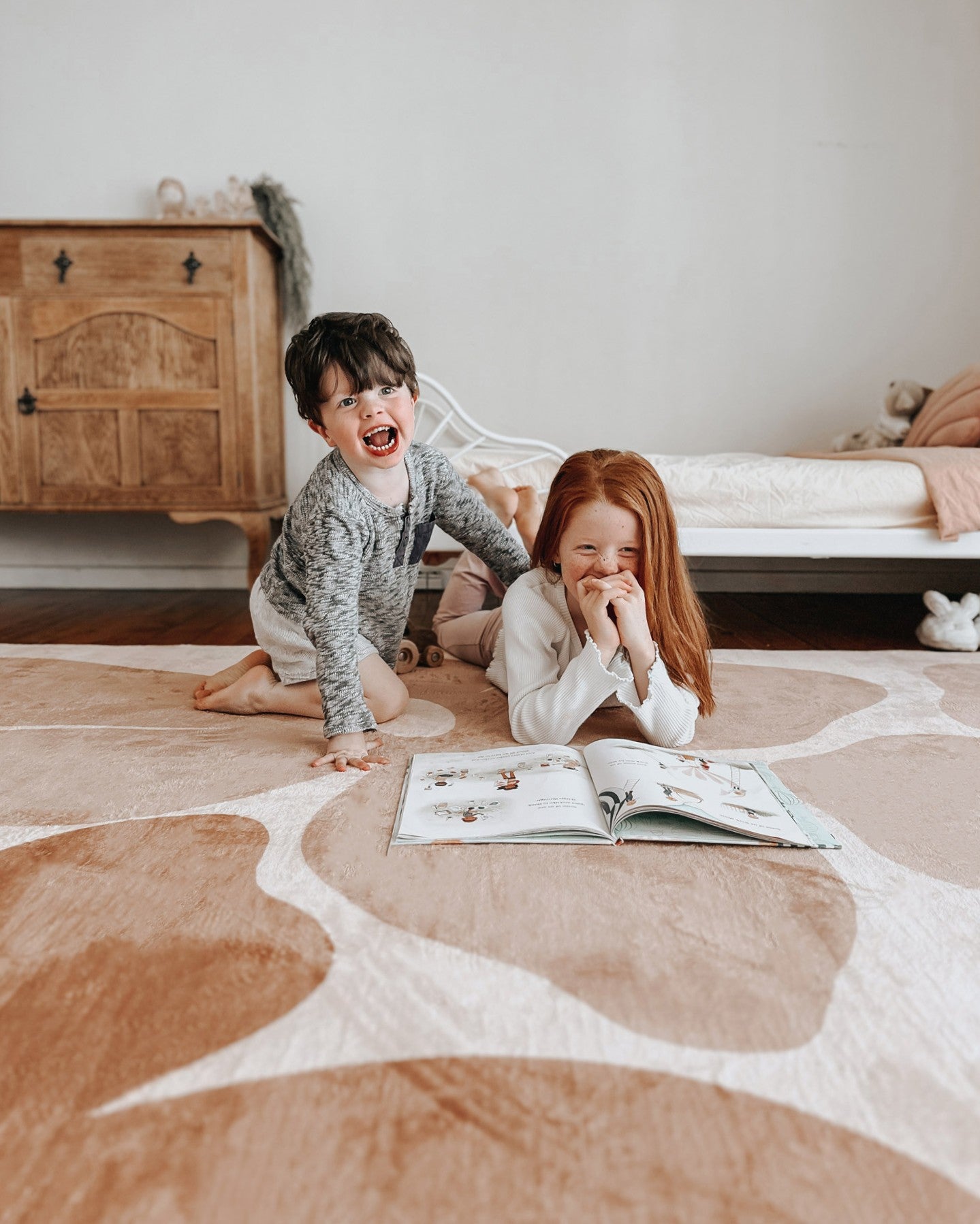 Zuli Peach Flowers Rollie Pollie Playmat